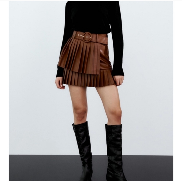 Zara faux leather pleated skirt - Picture 3 of 8